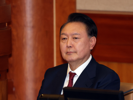 윤석열 대통령이 23일 헌법재판소에서 열린 탄핵심판 4차 변론에 출석해 있다.[사진공동취재단]